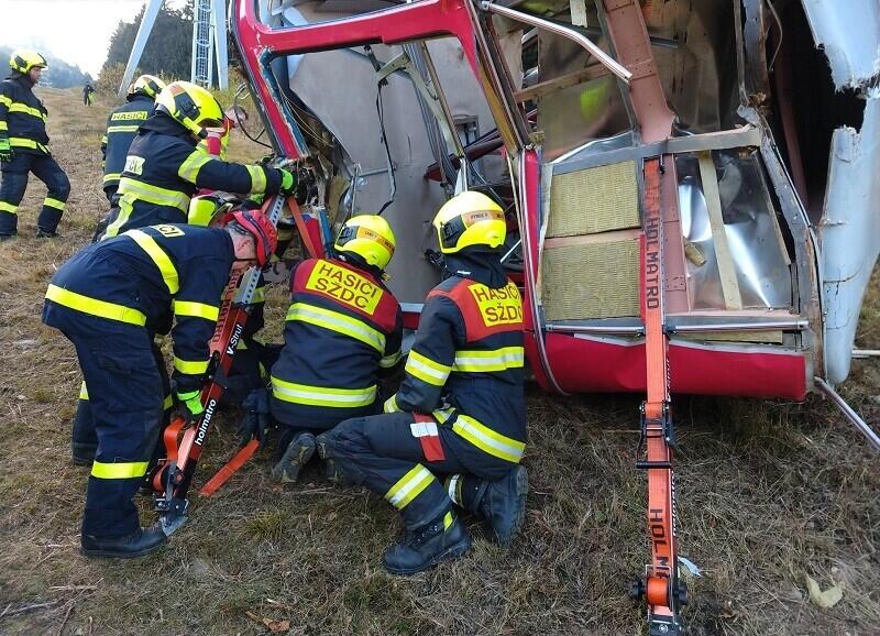 Z původní lanovky zbyla jen kupa šrotu, archivní foto